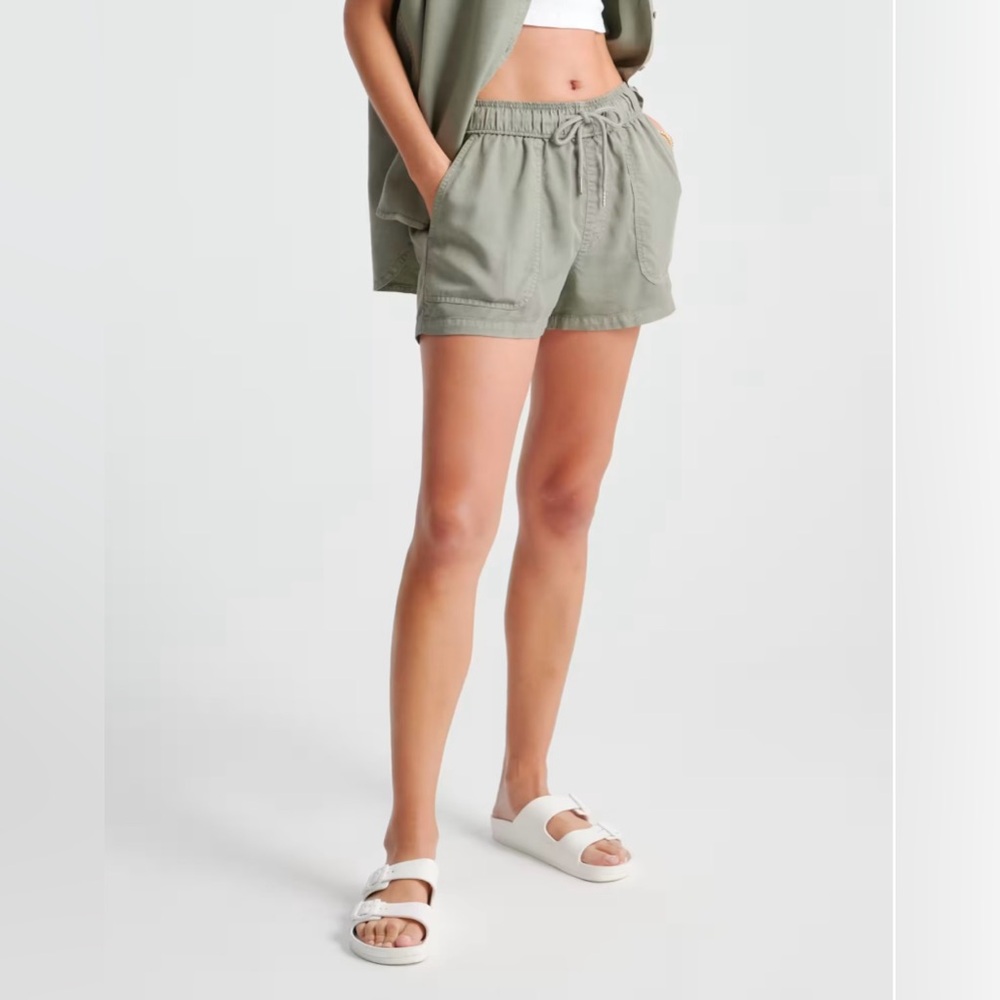 Quince Vintage Wash Tencel Utility Shorts in Olive